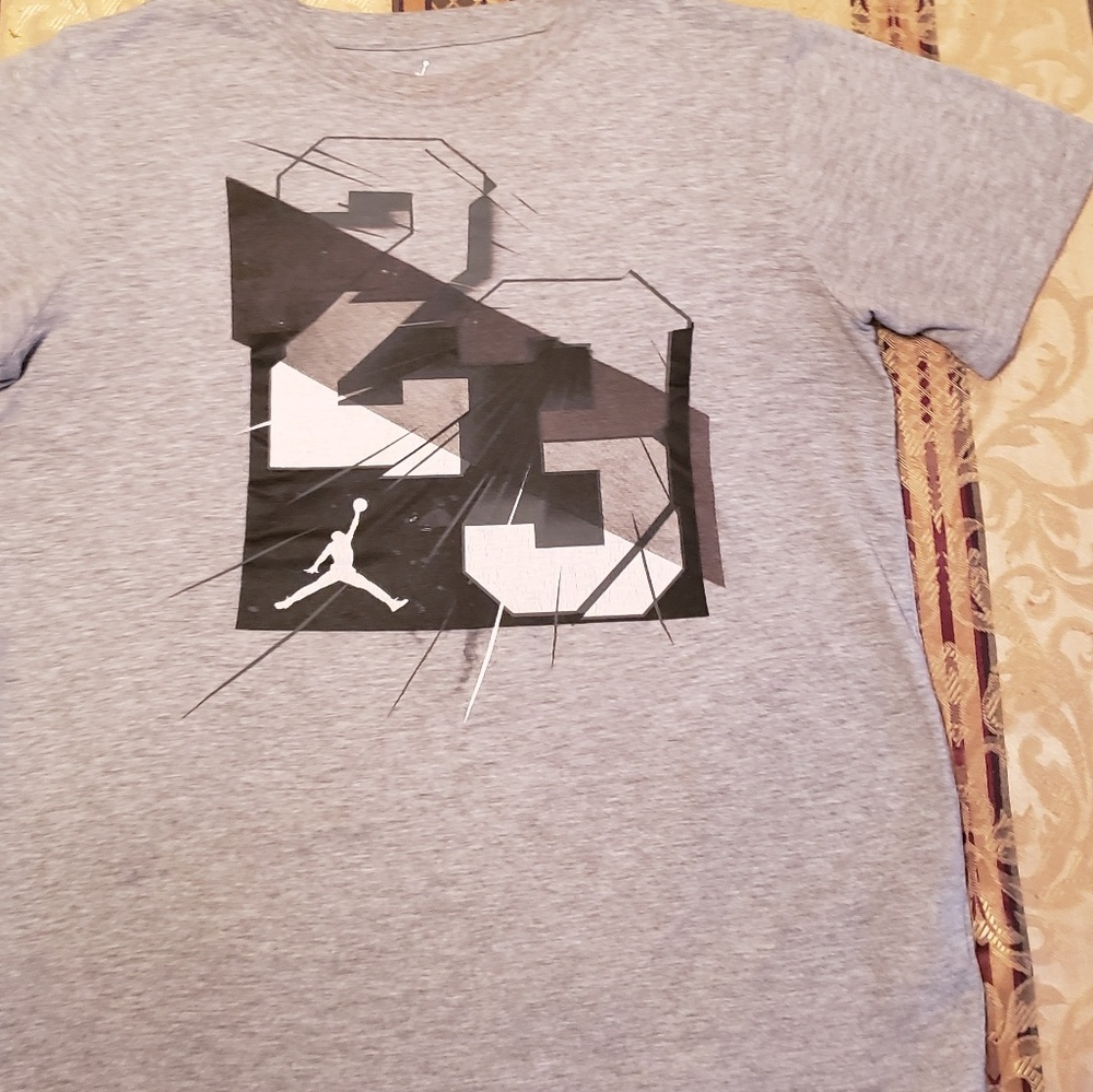 Boys Jordan shirts - Picture 4 of 5